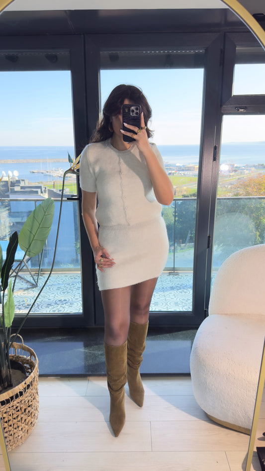 Kısa kollu düğme detaylı mini etekli ikili takım bej