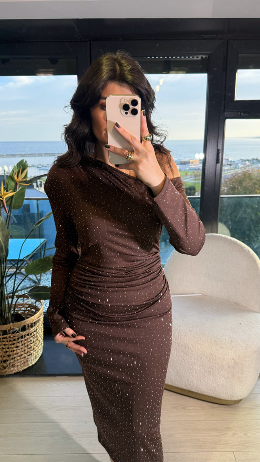 Full Taşlı Kayık Yaka Elbise