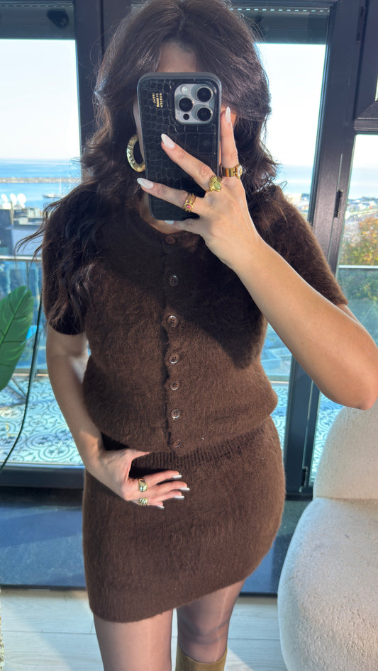 Kısa kollu düğme detaylı mini etekli ikili takım kahverengi