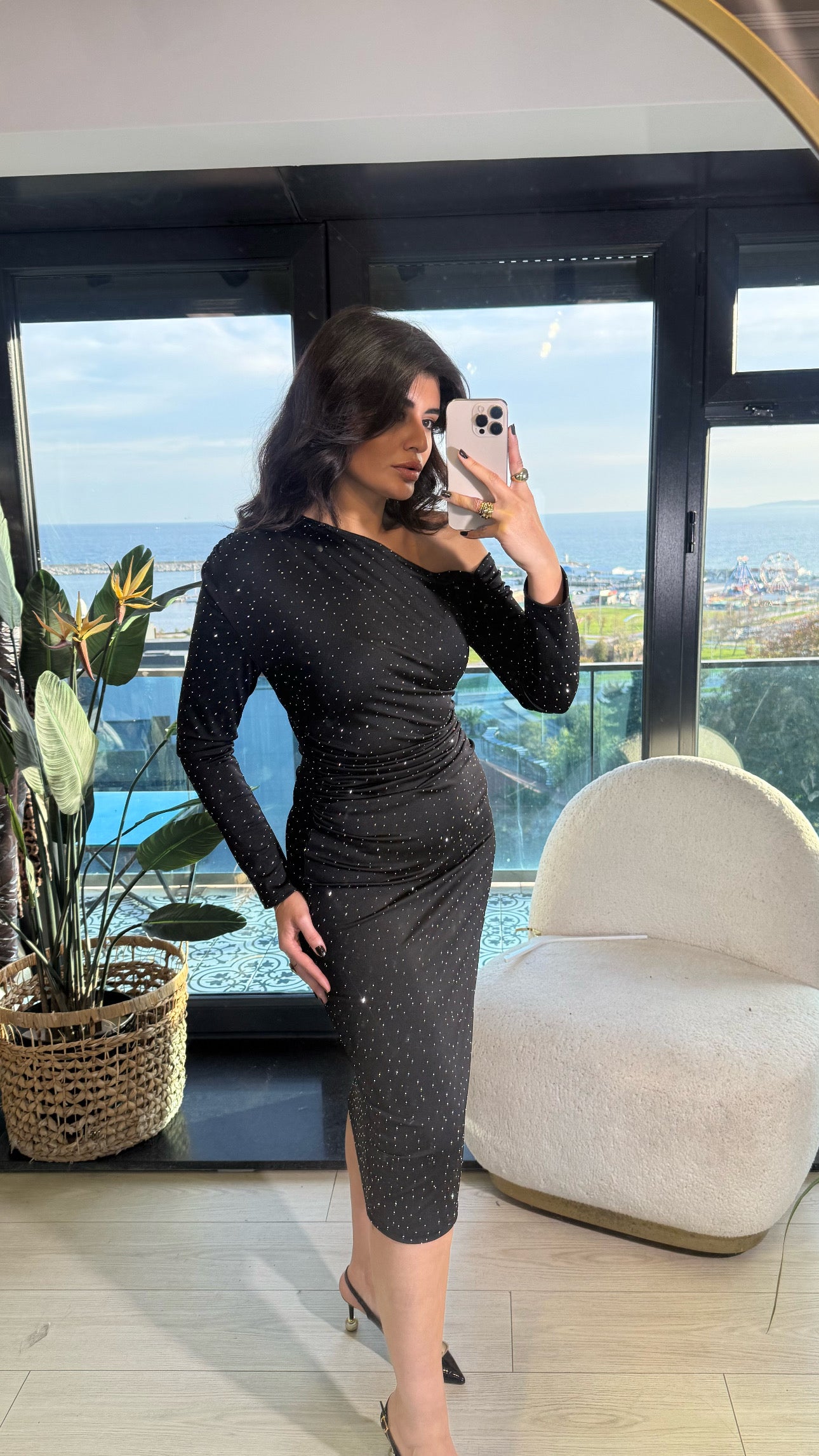 Full Taşlı Kayık Yaka Elbise